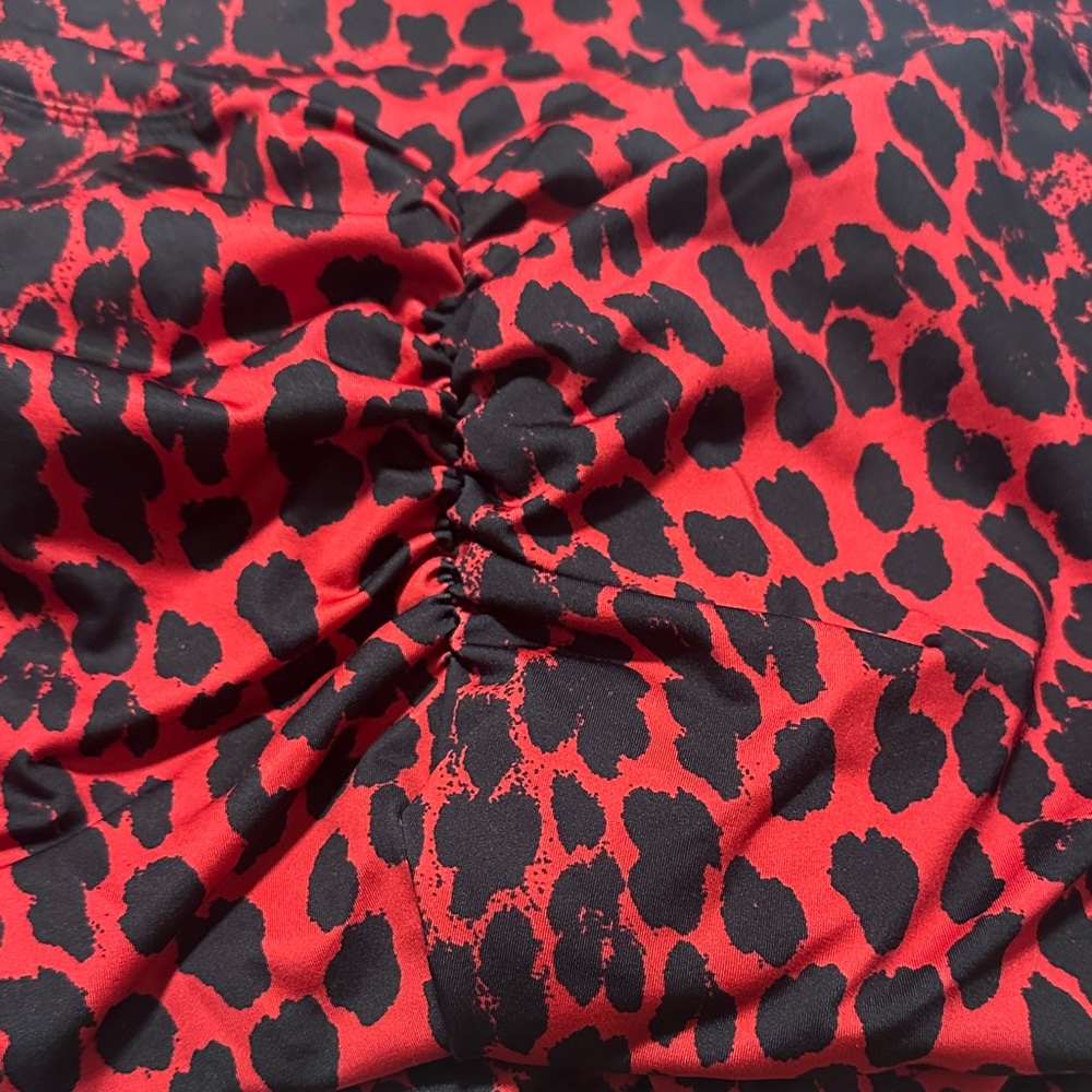 Red & Black Leopard Print Leggings size large from ByEgreis - Picture 3 of 3
